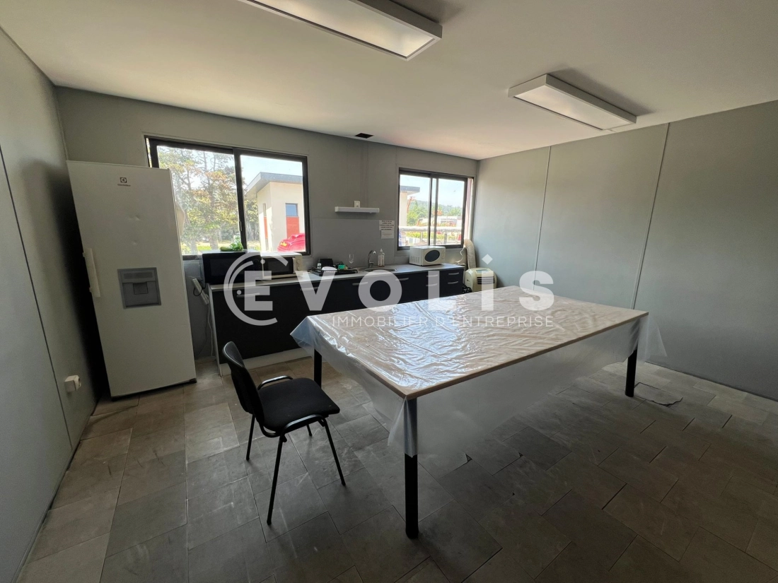 Photo 10 – location Entrepôts / activités	BRIGNAIS (69530)