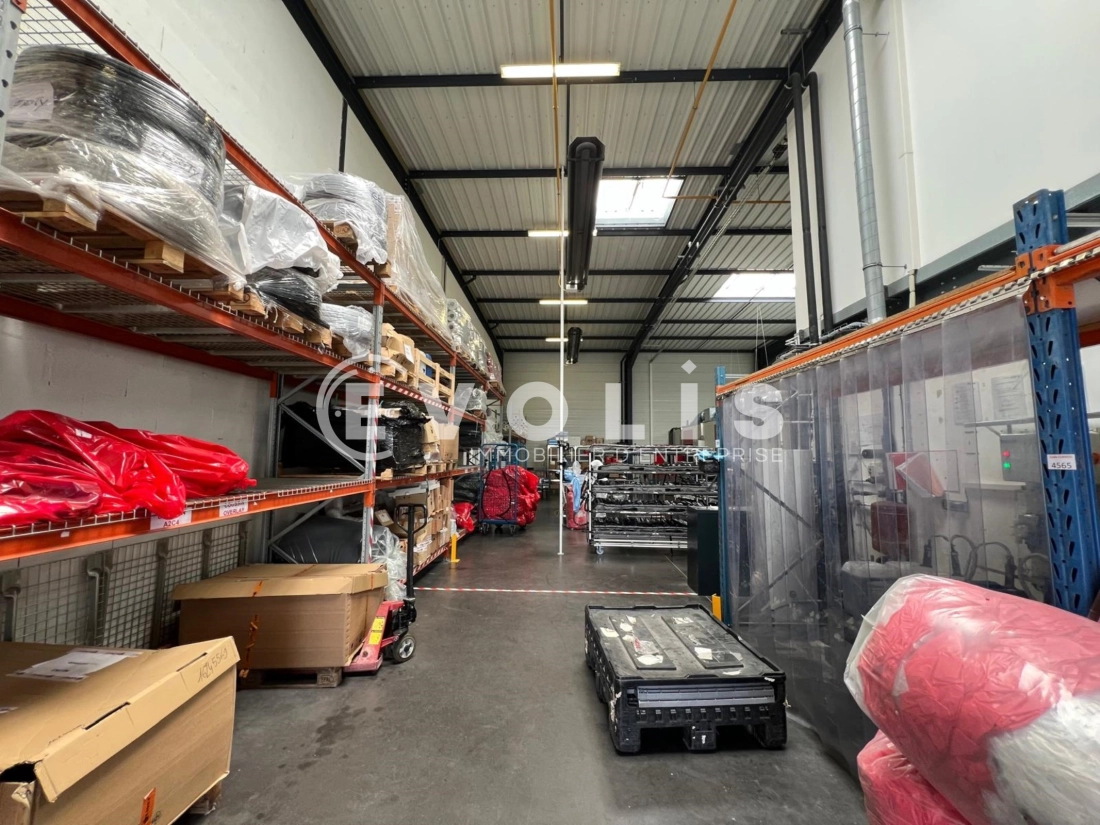 Photo 2 – vente Entrepôts / activités	SAINT PRIEST (69800)