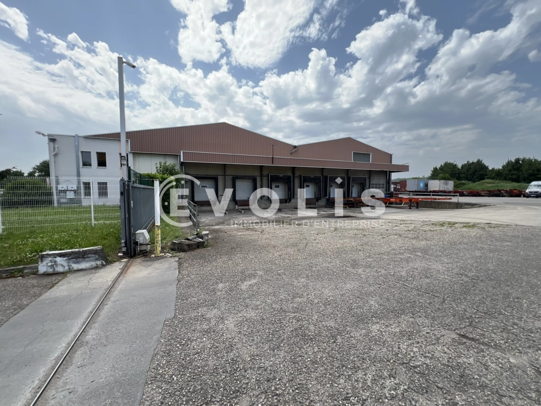 Photo 2 – location Entrepôts / activités	SAINT SYMPHORIEN D'OZON (69360)