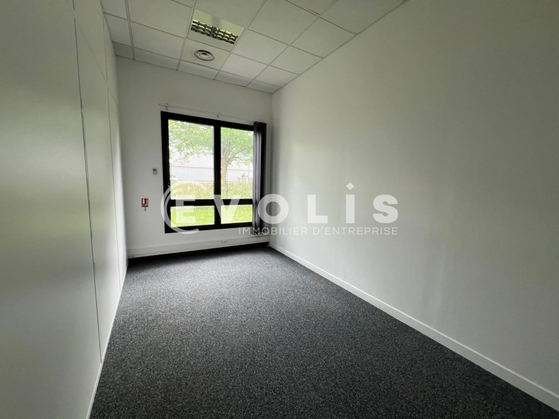 Photo 7 – location Entrepôts / activités	ST PRIEST (69800)