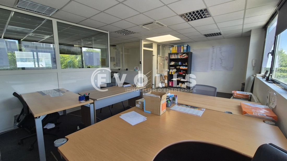 Photo 2 – location Entrepôts / activités	MONTEVRAIN (77144)