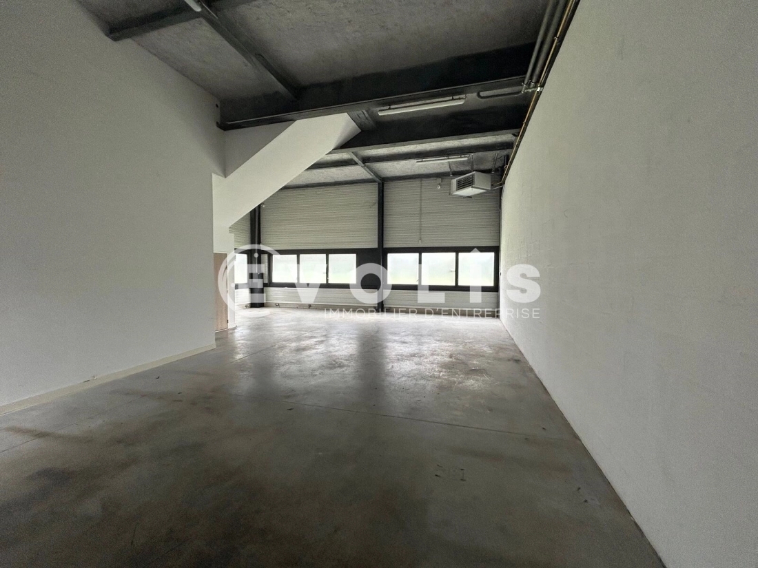 Photo 2 – location Entrepôts / activités	CHANTELOUP EN BRIE (77600)