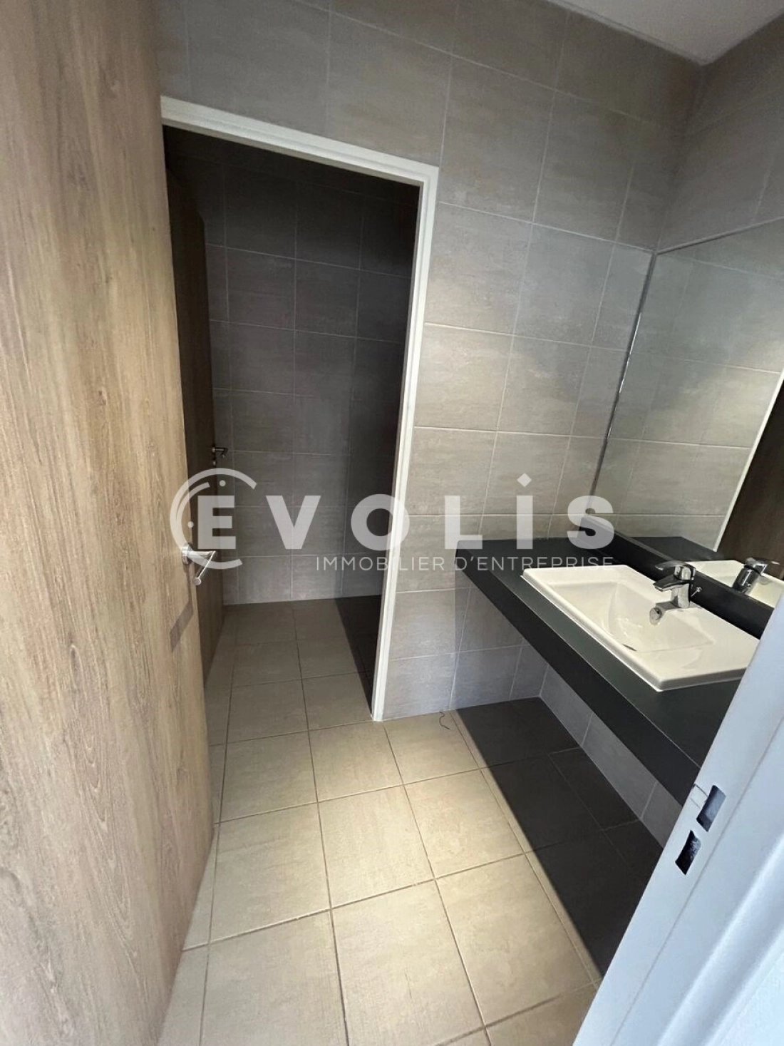 Photo 9 – location Entrepôts / activités	CHANTELOUP EN BRIE (77600)