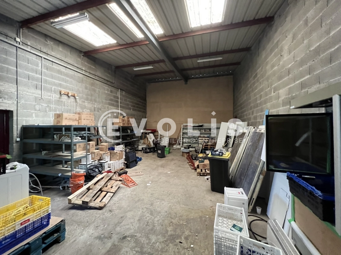Photo 5 – location Entrepôts / activités	SAINT SYMPHORIEN D'OZON (69360)