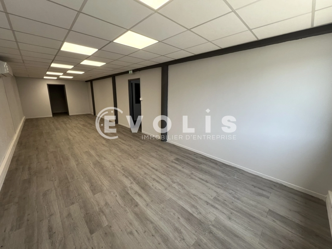 Photo 11 – location Entrepôts / activités	SAINT SYMPHORIEN D'OZON (69360)