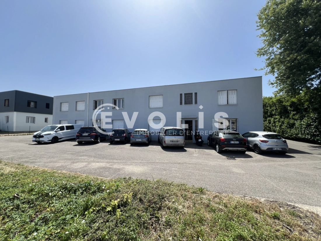 Photo 2 – location Entrepôts / activités	SAINT SYMPHORIEN D'OZON (69360)