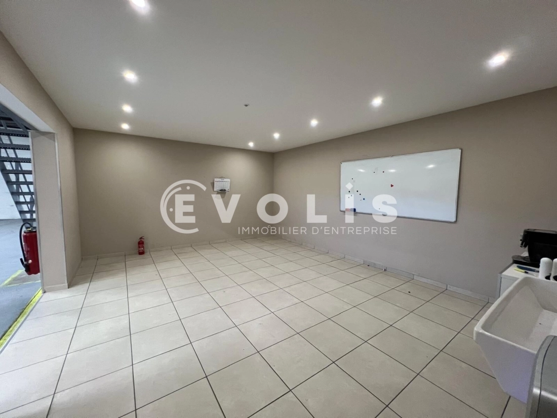 Photo 12 – location Entrepôts / activités	GRIGNY (69520)