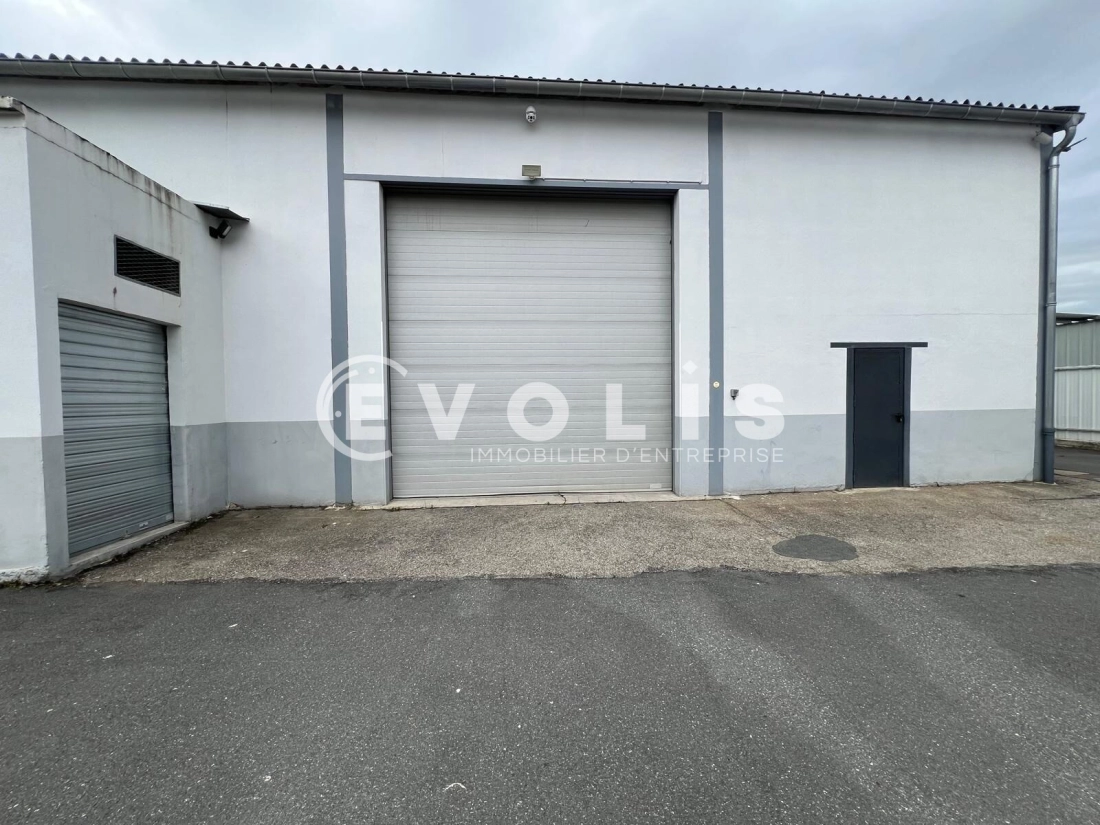 Photo 2 – location Entrepôts / activités	GRIGNY (69520)