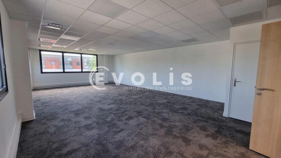 Photo 1 – location bureaux	SERRIS (77700)