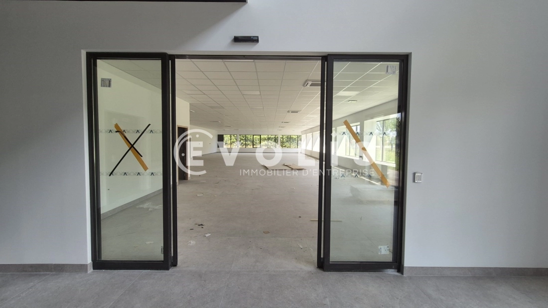 Photo 7 – location Entrepôts / activités	SERRIS (77700)