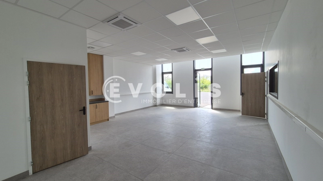 Photo 5 – location Entrepôts / activités	SERRIS (77700)