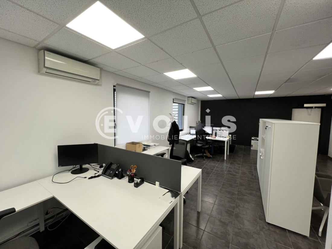 Photo 8 – location Entrepôts / activités	SAINT PRIEST (69800)