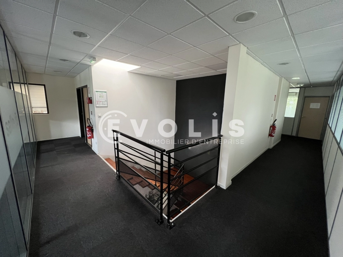 Photo 10 – location Entrepôts / activités	SAINT PRIEST (69800)