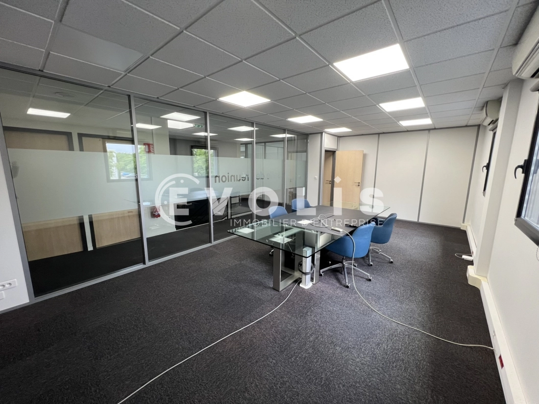 Photo 15 – location Entrepôts / activités	SAINT PRIEST (69800)