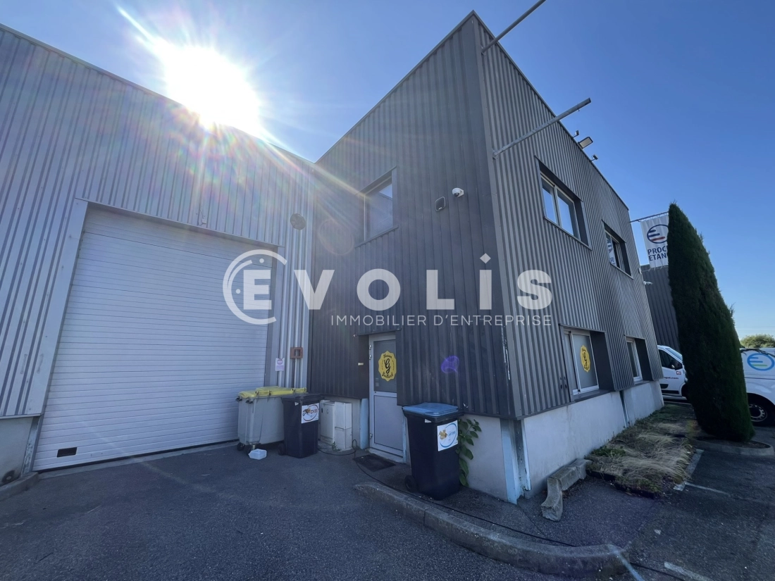 Photo 2 – location Entrepôts / activités	MIONS (69780)