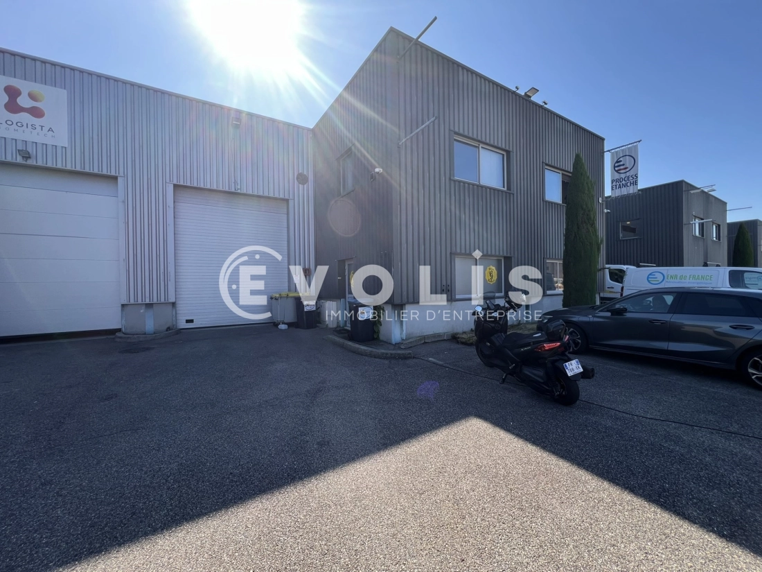 Photo 1 – location Entrepôts / activités	MIONS (69780)
