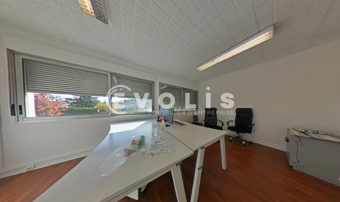 Photo 10 – location Entrepôts / activités	SAINT GENIS LAVAL (69230)