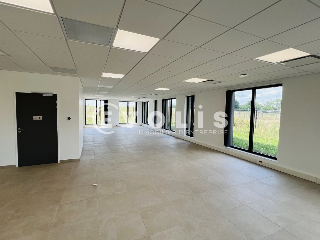 Photo 6 – location Entrepôts / activités	COUPVRAY (77700)