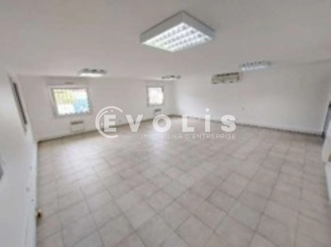 Photo 14 – location Entrepôts / activités	TOUSSIEU (69780)