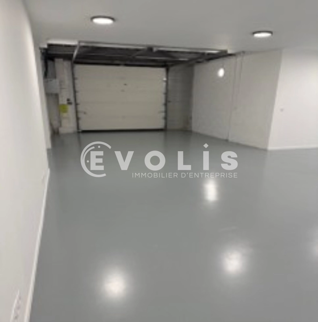 Photo 2 – location Entrepôts / activités	VILLENEUVE LA GARENNE (92390)