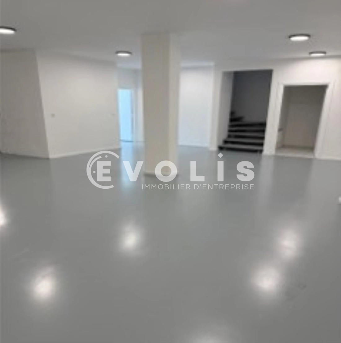 Photo 3 – location Entrepôts / activités	VILLENEUVE LA GARENNE (92390)