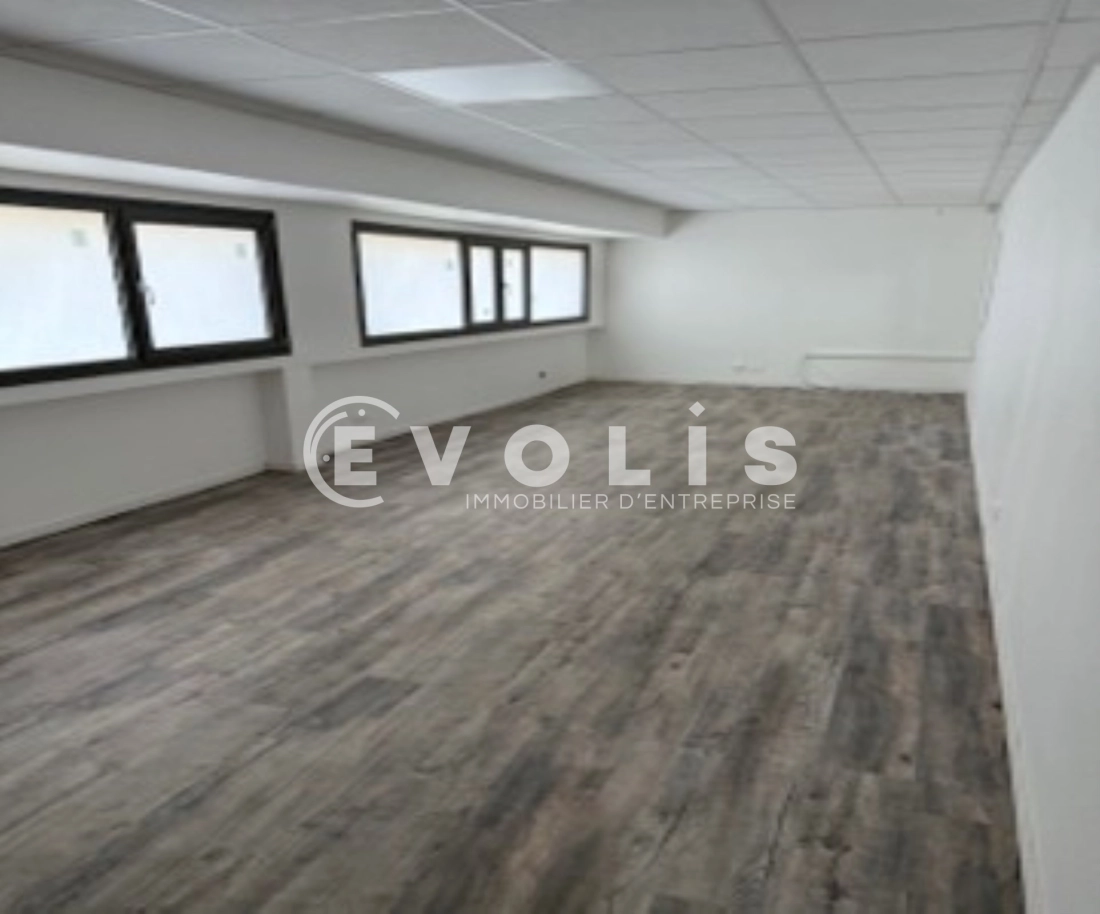 Photo 3 – location Entrepôts / activités	VILLENEUVE LA GARENNE (92390)