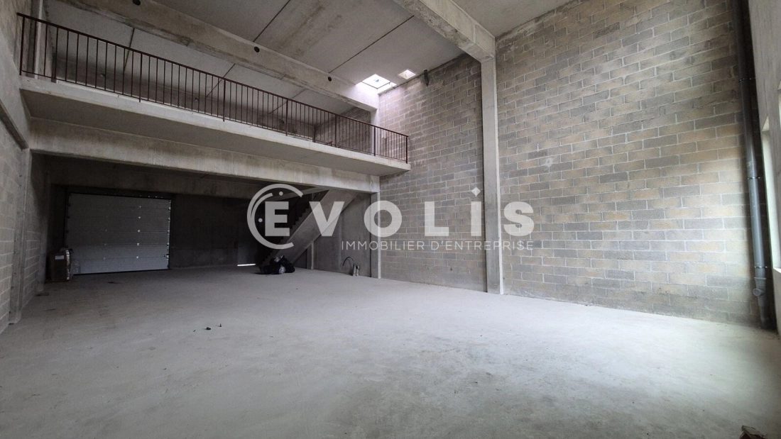 Photo 2 – location Entrepôts / activités	SERRIS (77700)