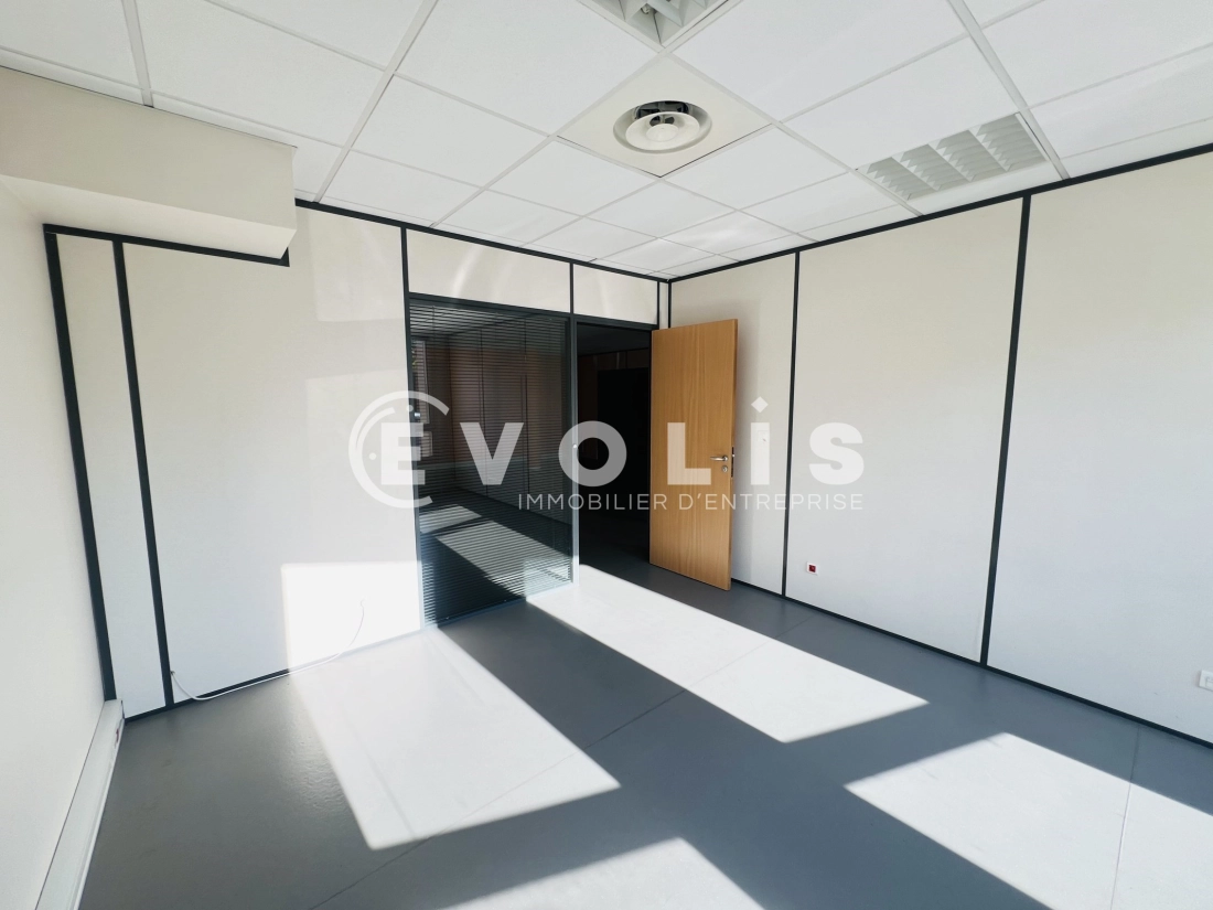 Photo 4 – location bureaux	MAGNY LE HONGRE (77700)