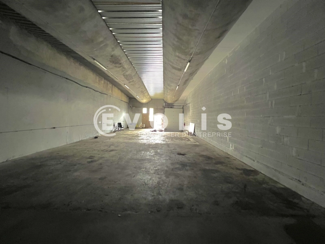 Photo 3 – location Entrepôts / activités	SAINT PRIEST (69800)