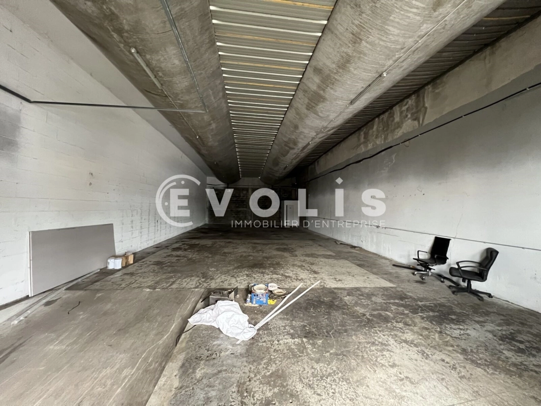 Photo 4 – location Entrepôts / activités	SAINT PRIEST (69800)