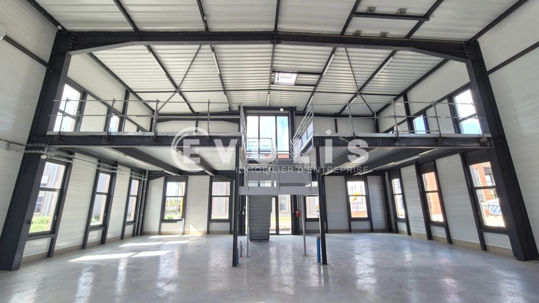 Photo 1 – vente Entrepôts / activités	SERRIS (77700)