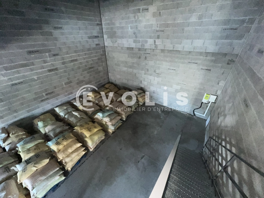 Photo 6 – location Entrepôts / activités	MIONS (69780)