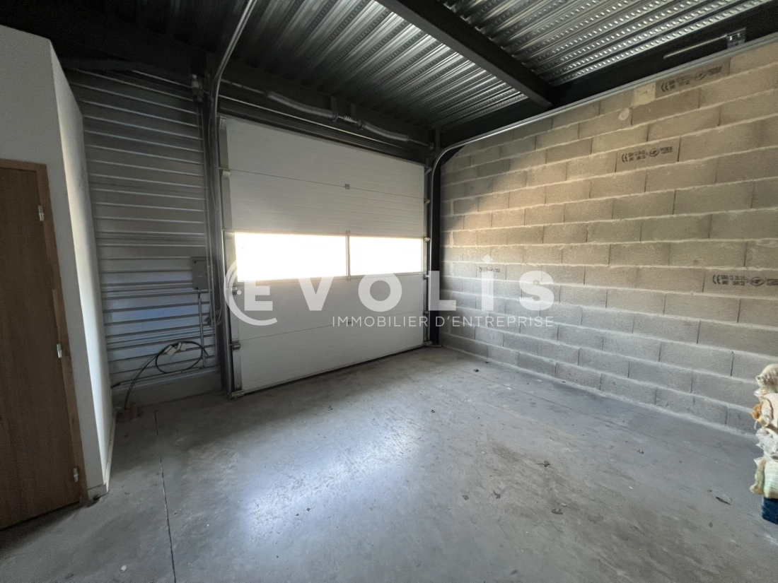 Photo 9 – location Entrepôts / activités	MIONS (69780)