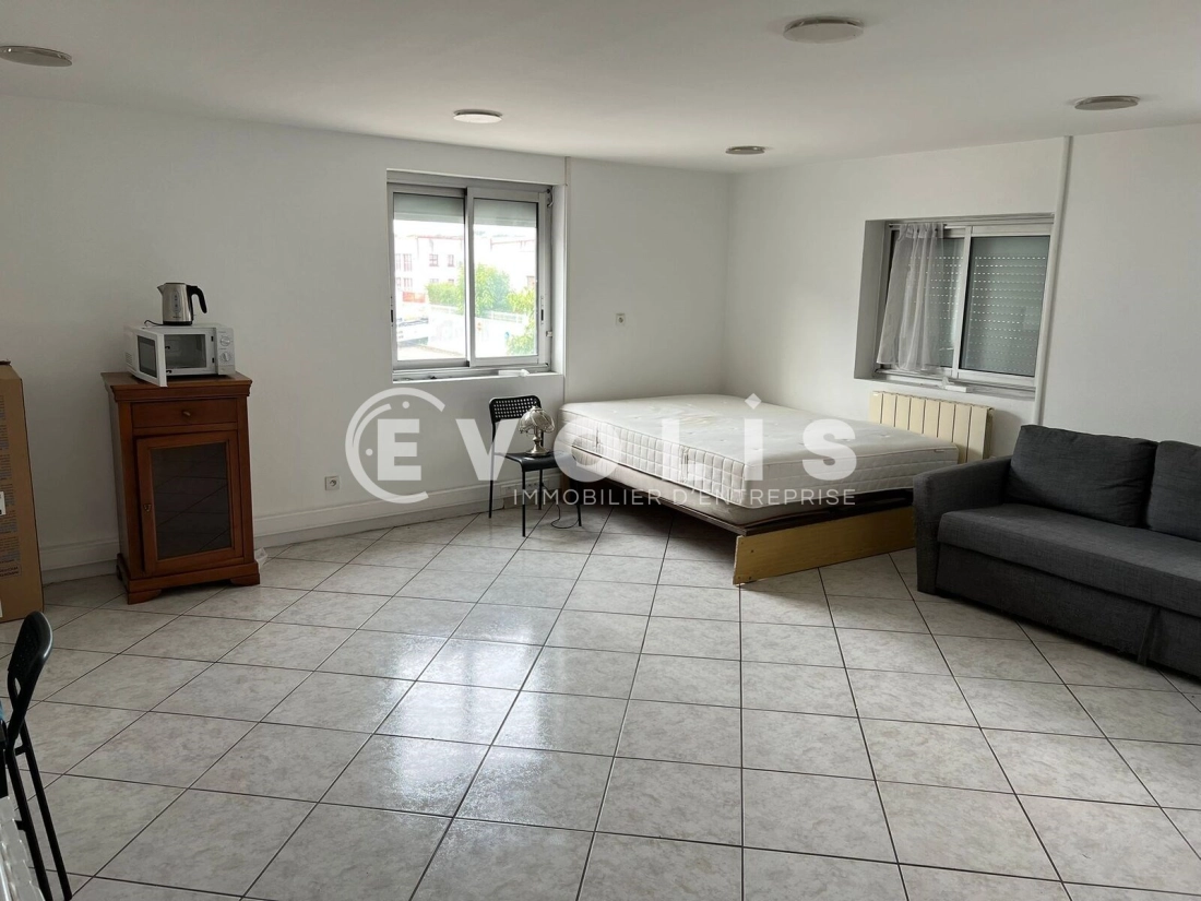 Photo 12 – location Entrepôts / activités	MEYZIEU (69330)