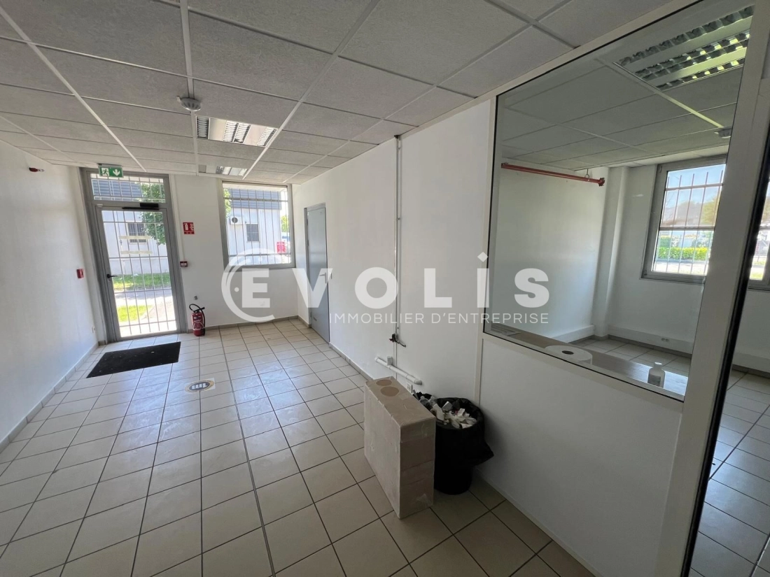 Photo 10 – location Entrepôts / activités	VENISSIEUX (69200)