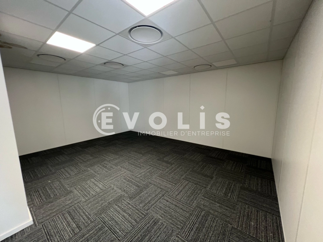 Photo 2 – location Entrepôts / activités	DARDILLY (69570)