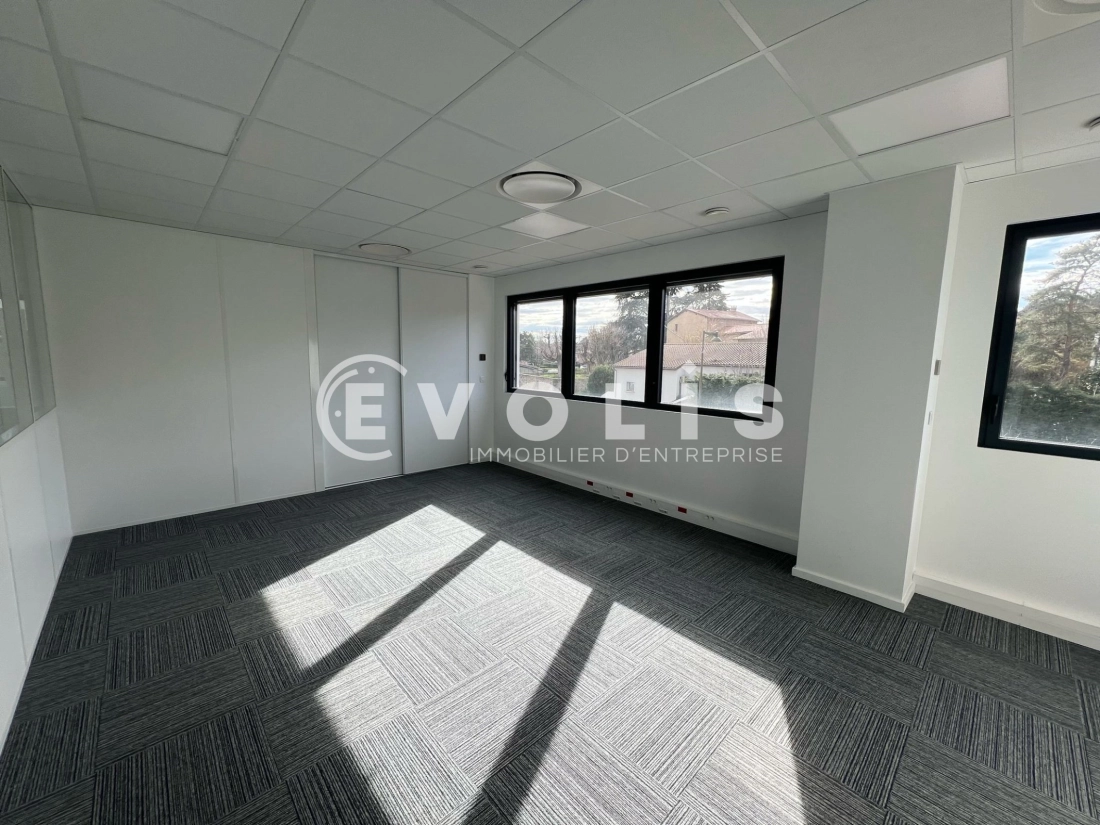 Photo 3 – location Entrepôts / activités	DARDILLY (69570)