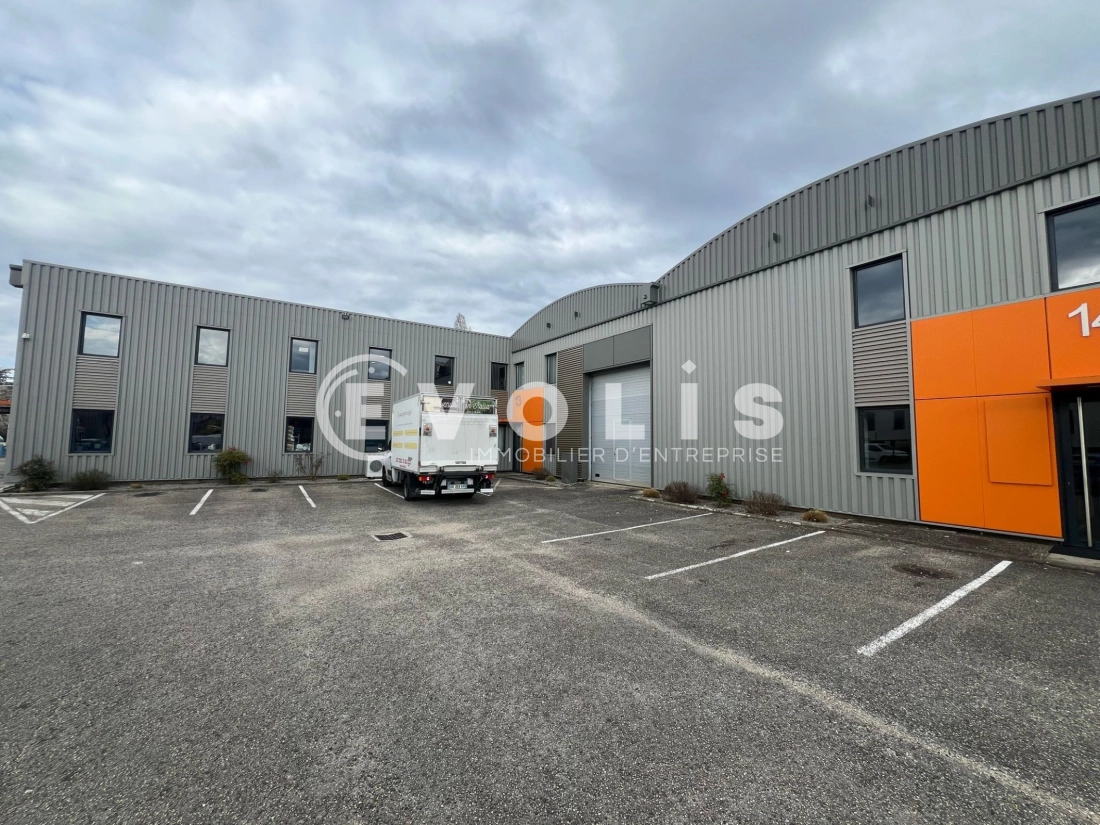 Photo 1 – location Entrepôts / activités	DARDILLY (69570)