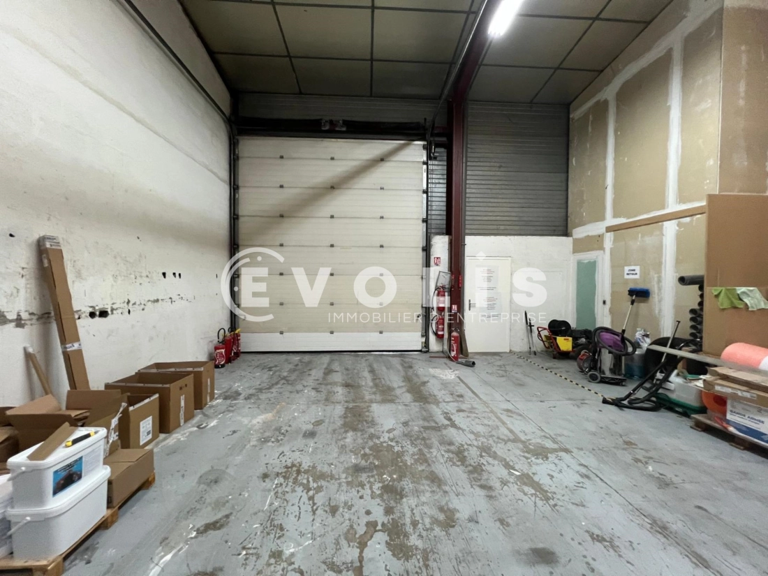 Photo 1 – vente Entrepôts / activités	CHASSIEU (69680)