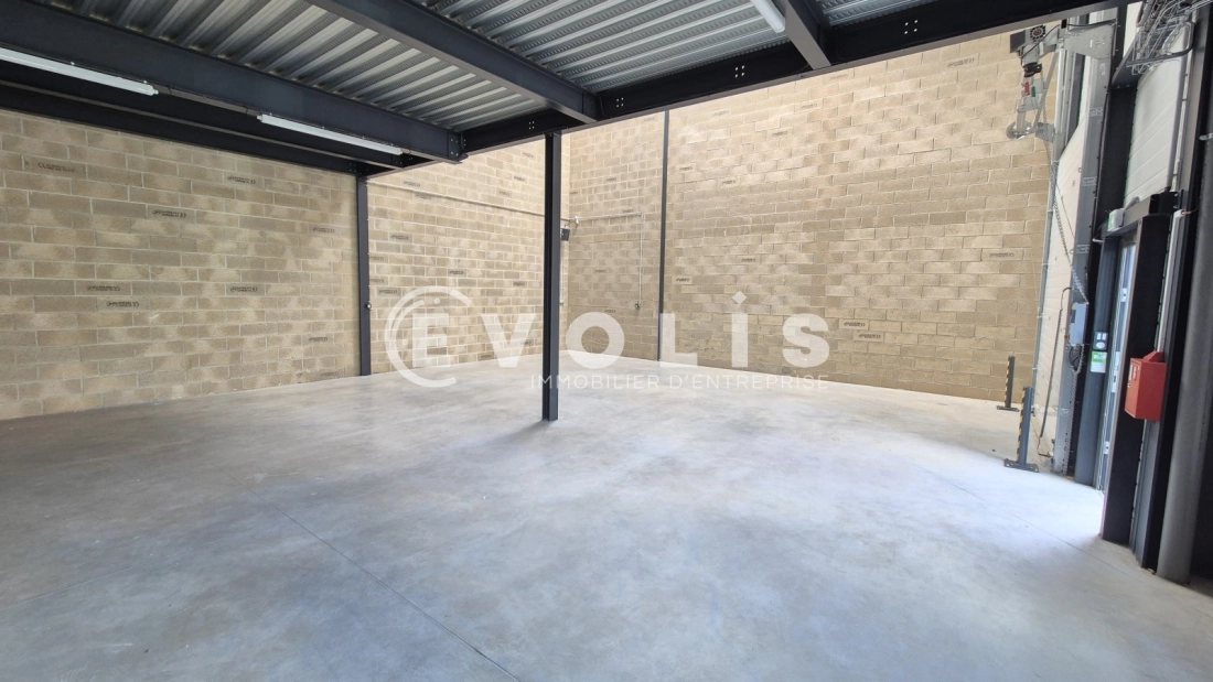 Photo 2 – location Entrepôts / activités	BAILLY ROMAINVILLIERS (77700)
