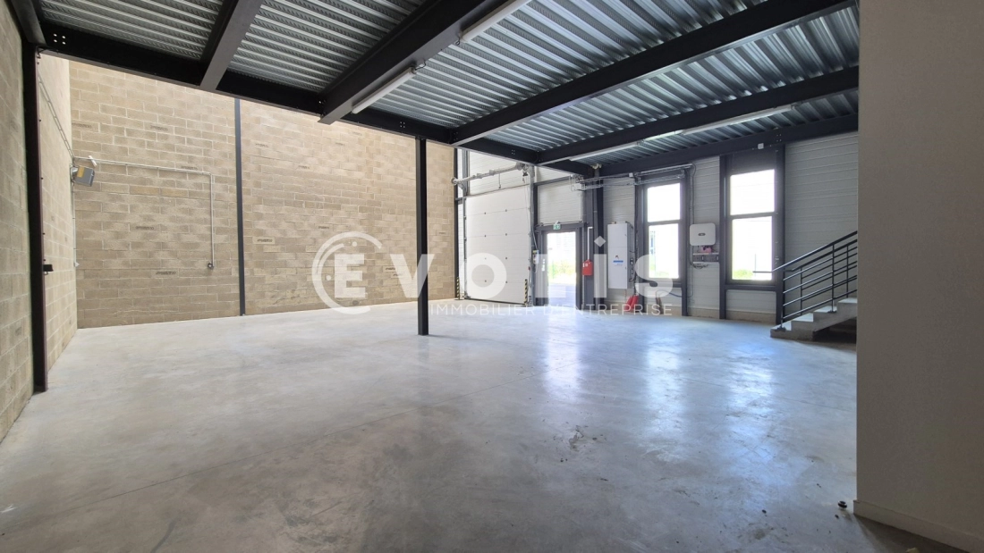 Photo 1 – location Entrepôts / activités	BAILLY ROMAINVILLIERS (77700)