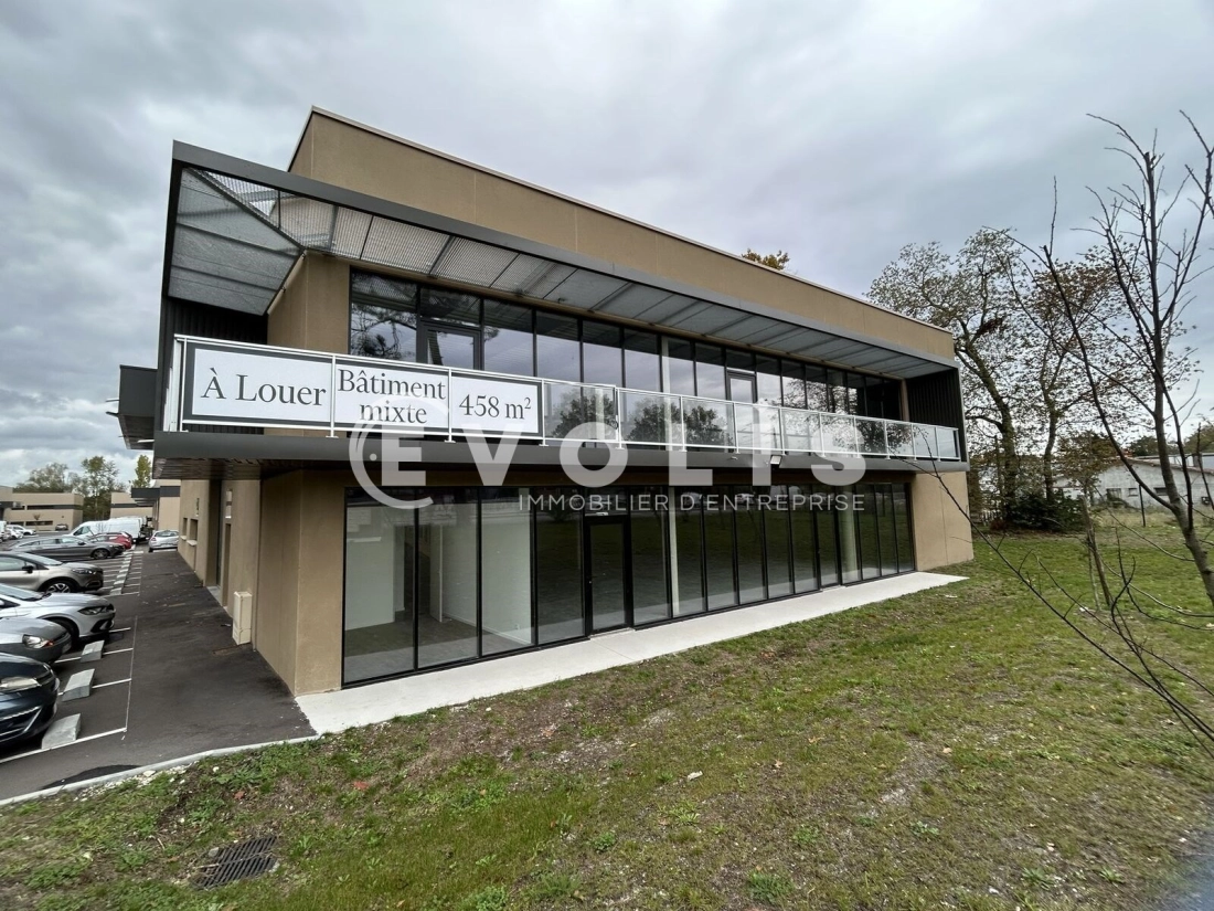 Photo 1 – location Entrepôts / activités	LE HAILLAN (33185)