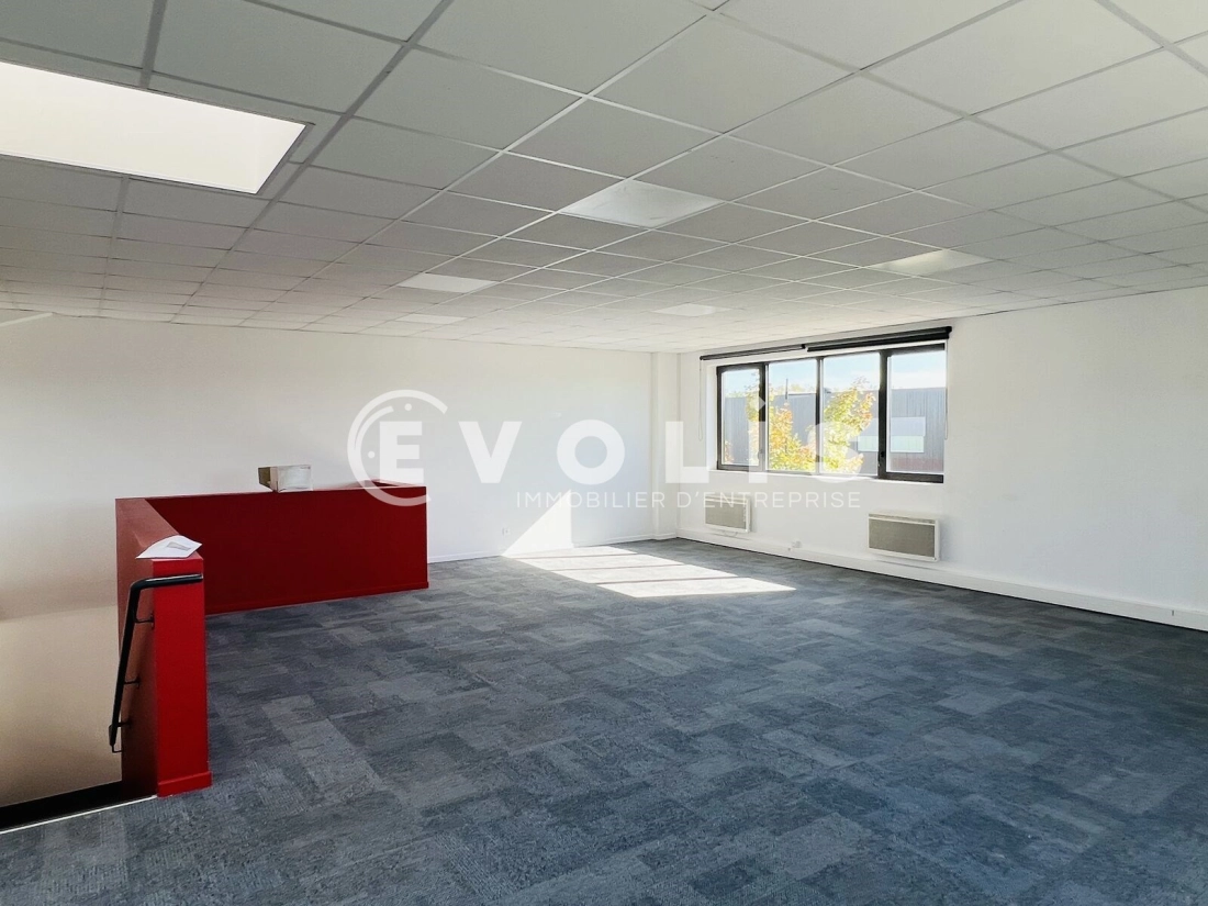 Photo 7 – location Entrepôts / activités	SAINT PIERRE DU PERRAY (91280)