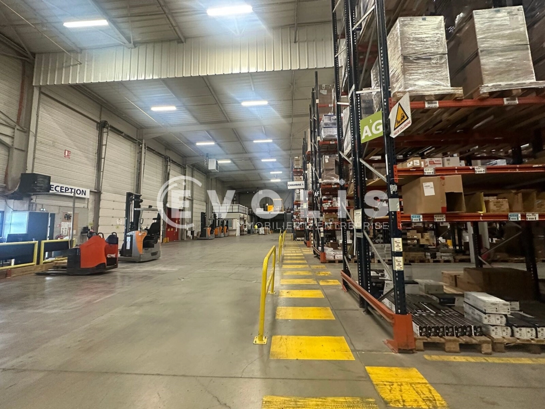 Photo 3 – location Entrepôts / activités	SAINT PRIEST (69800)