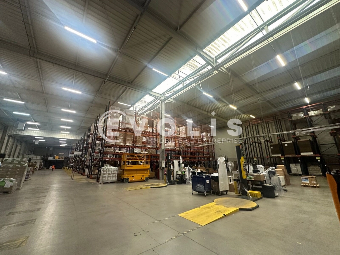 Photo 4 – location Entrepôts / activités	SAINT PRIEST (69800)