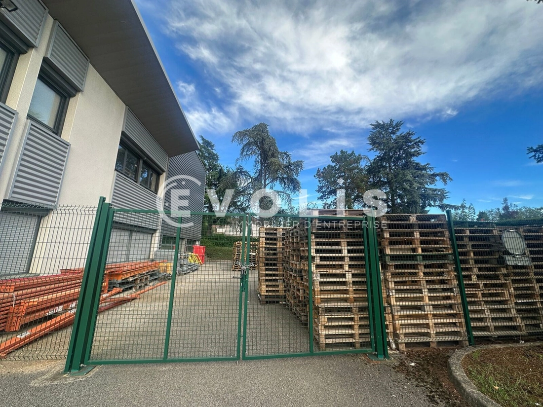 Photo 13 – location Entrepôts / activités	SAINT PRIEST (69800)
