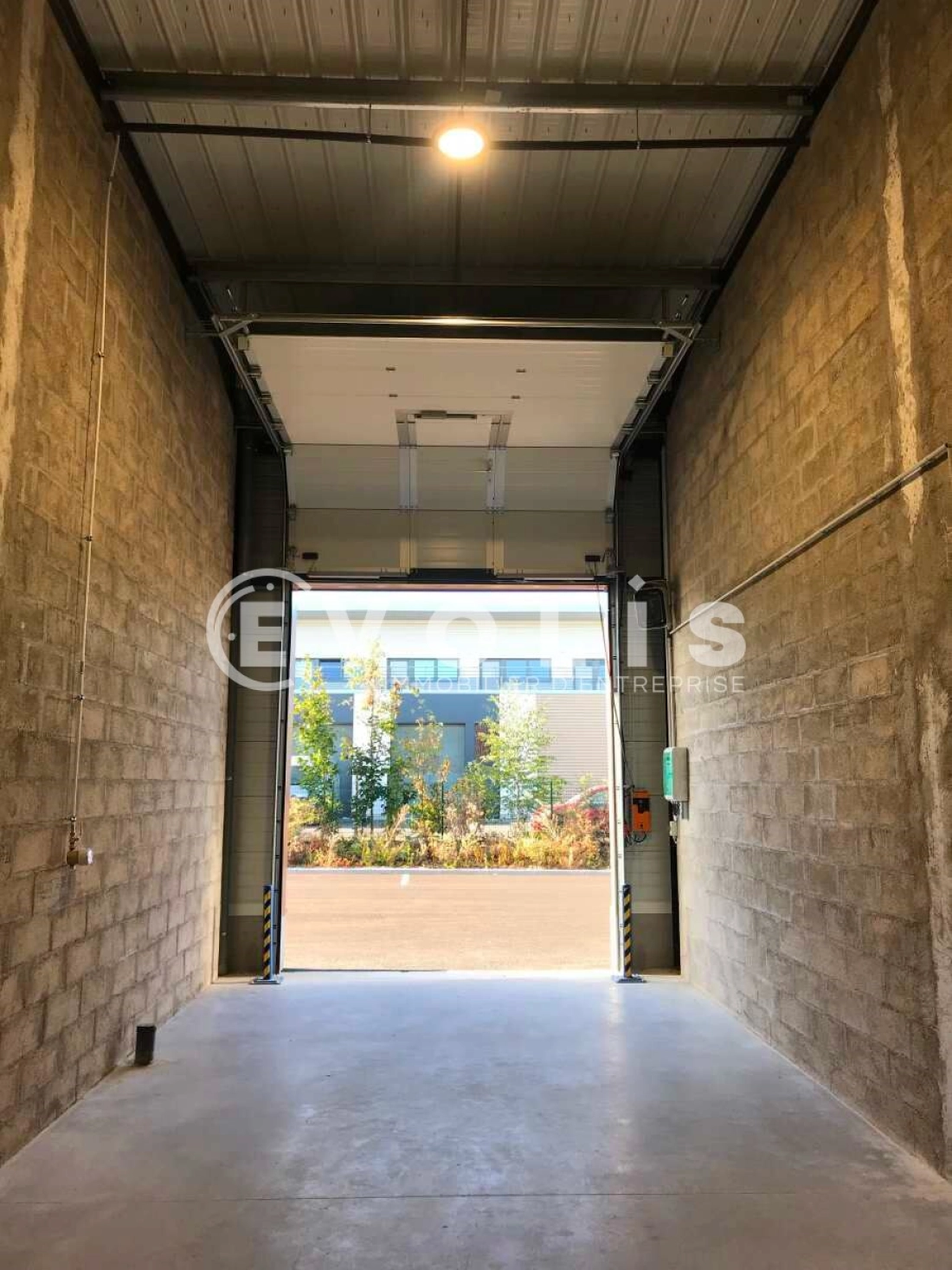 Photo 2 – location Entrepôts / activités	SERRIS (77700)