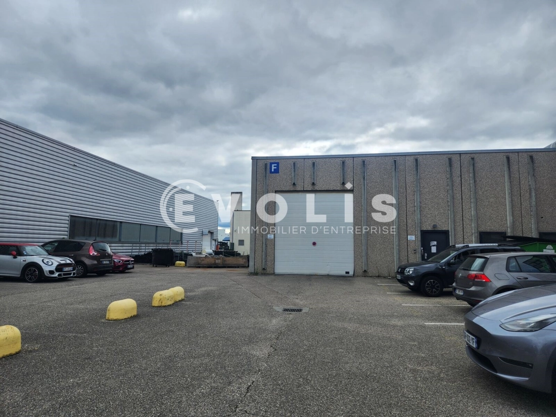 Photo 2 – location Entrepôts / activités	CHAPONNAY (69970)