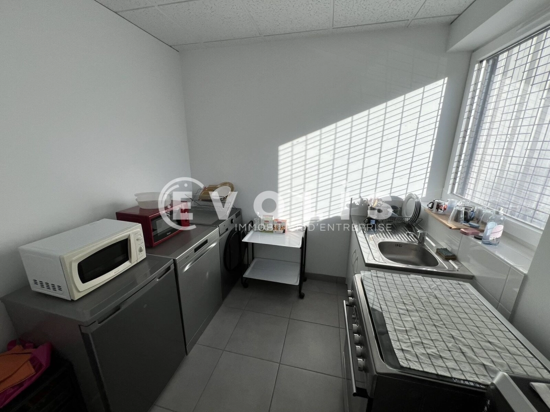 Photo 8 – vente Entrepôts / activités	MIRIBEL (01700)