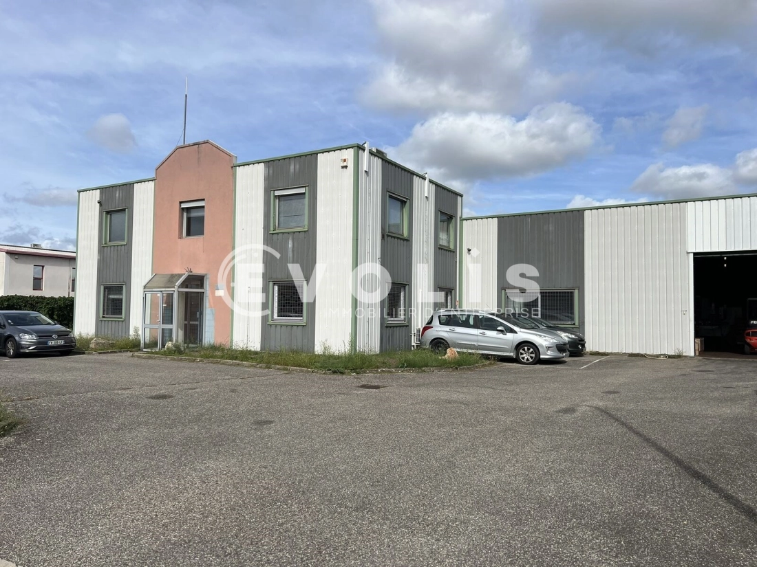 Photo 2 – vente Entrepôts / activités	MIRIBEL (01700)